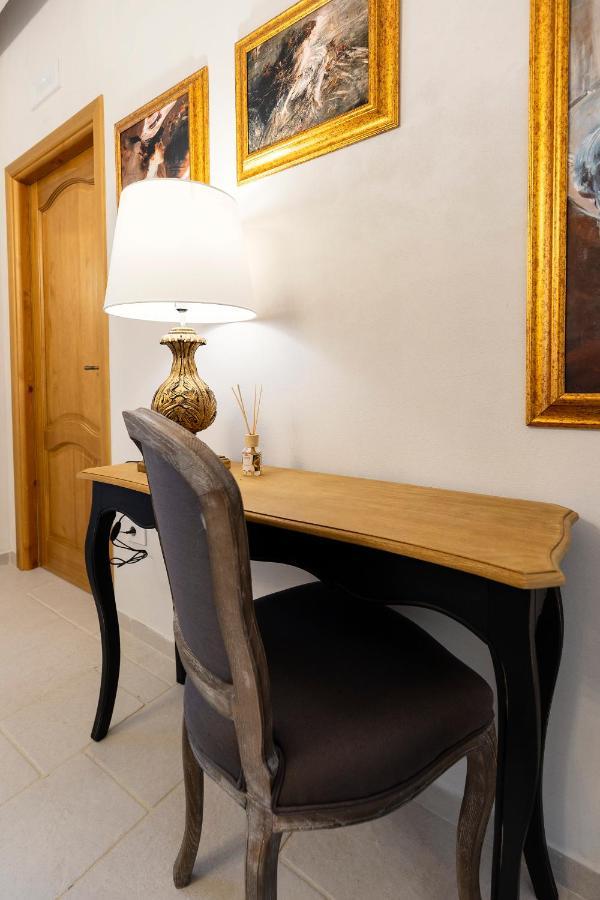 Palazzo Badiale History&Rooms Atella Екстер'єр фото
